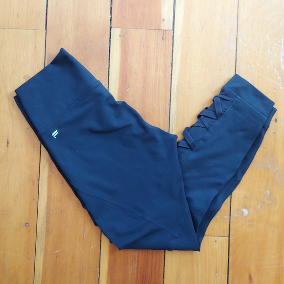 Fabletics Dynamic High-Waisted Lattice 7/8 Powerhold Leggings - Picture 4 of 8